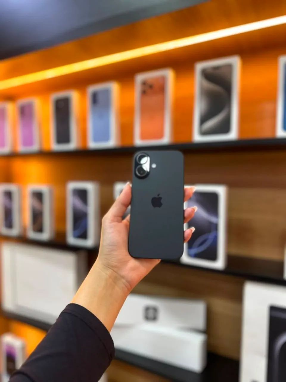 iPhone 16 128GB semi novo 3.749,00 - Foto 2