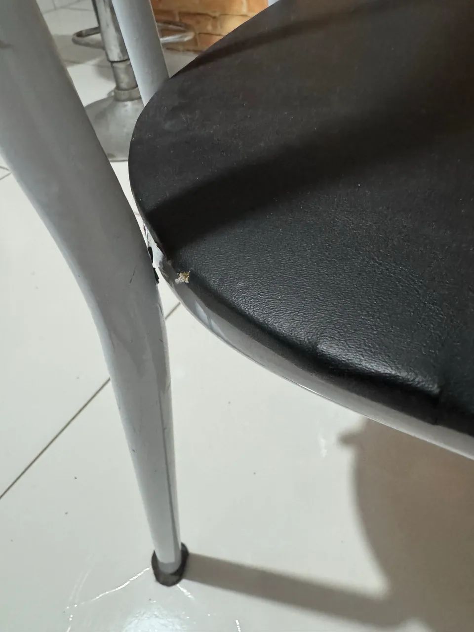 Mesa com tampo de granito 4 cadeiras - Foto 5