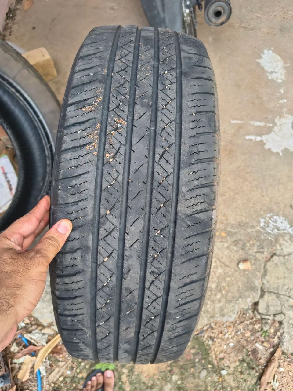 Pneu 235/60/18 - Foto 2