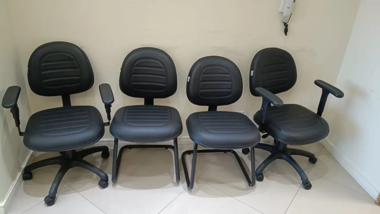 Vendo essa mesa e essas cadeiras em ótimo estado. 