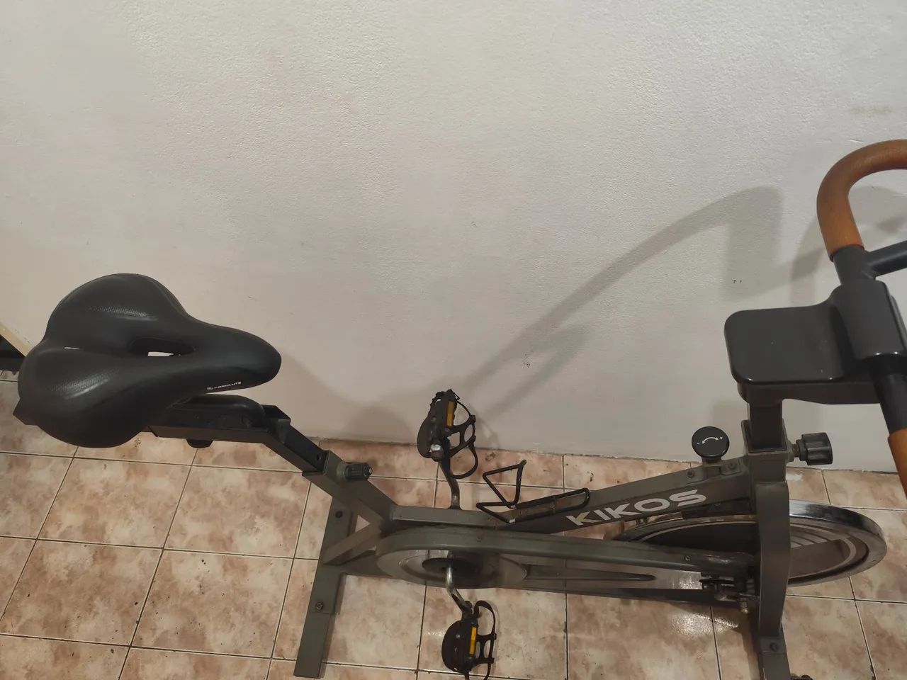Bicicleta Ergométrica Spinning Kikos 16kg - Foto 2