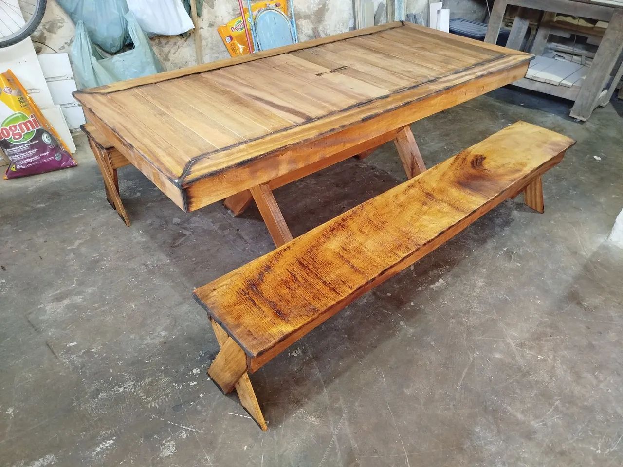 Mesa Rústica de 2 m x 90 cm em madeira de Cedro  - Foto 4