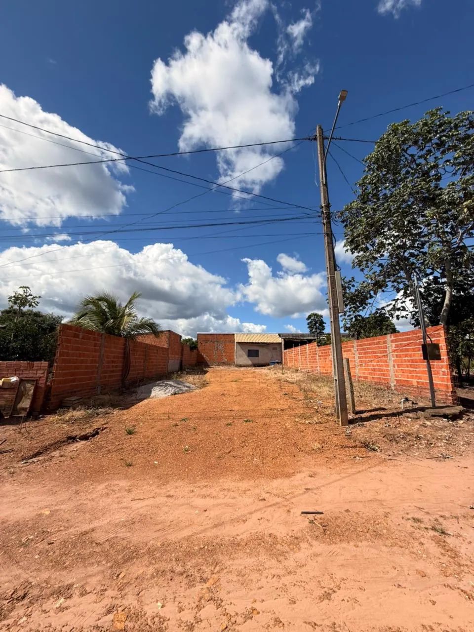  Vende-se uma edícula em Chapada dos Guimarães.
