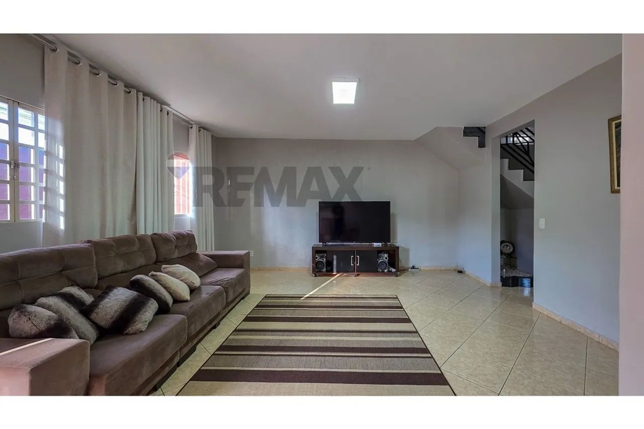 Casa com 4 Quartos, Área Gourmet e Piscina em Sobradinho - Foto 2