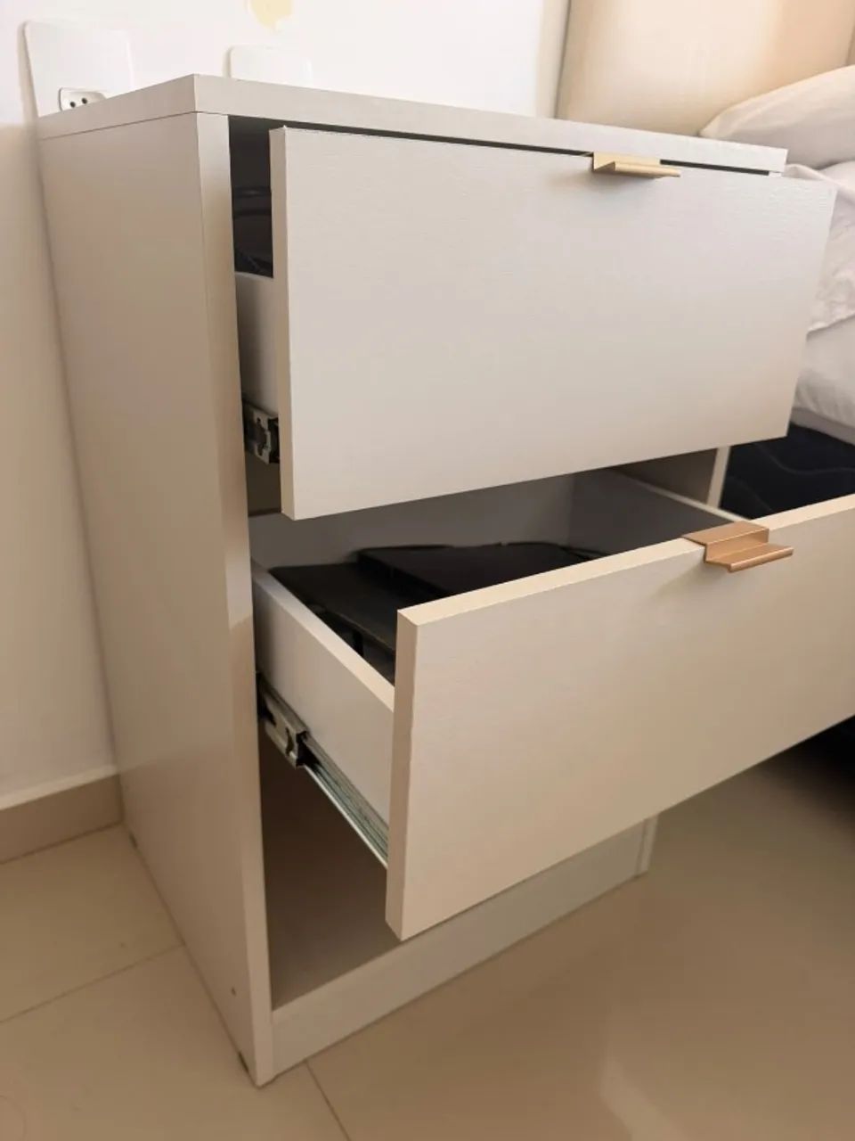 Conjunto 2 mesas de cabeceira