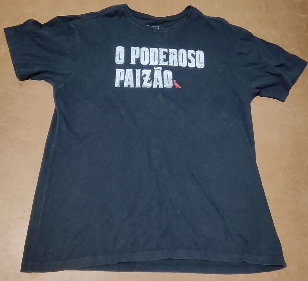 Camisetas usadas e super conservadas