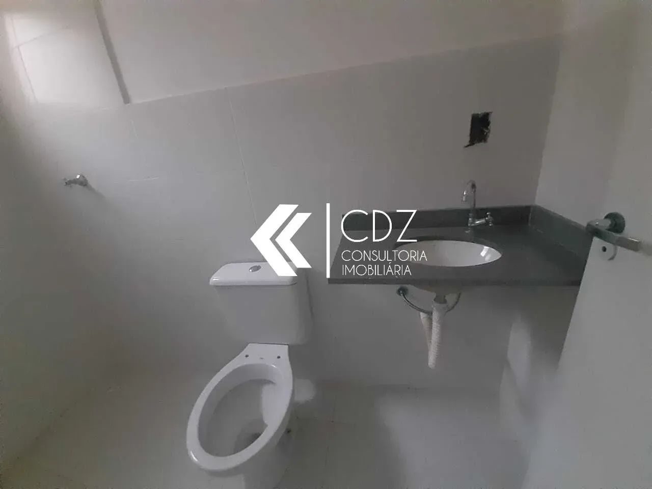 Sobrado à Venda 2 Dormitórios com Sacada - Sorocaba/SP - Foto 2