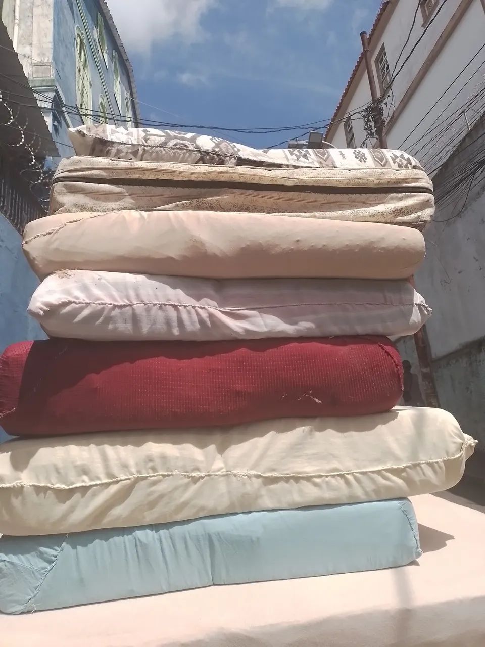 Colchão de solteiro 85$ cada