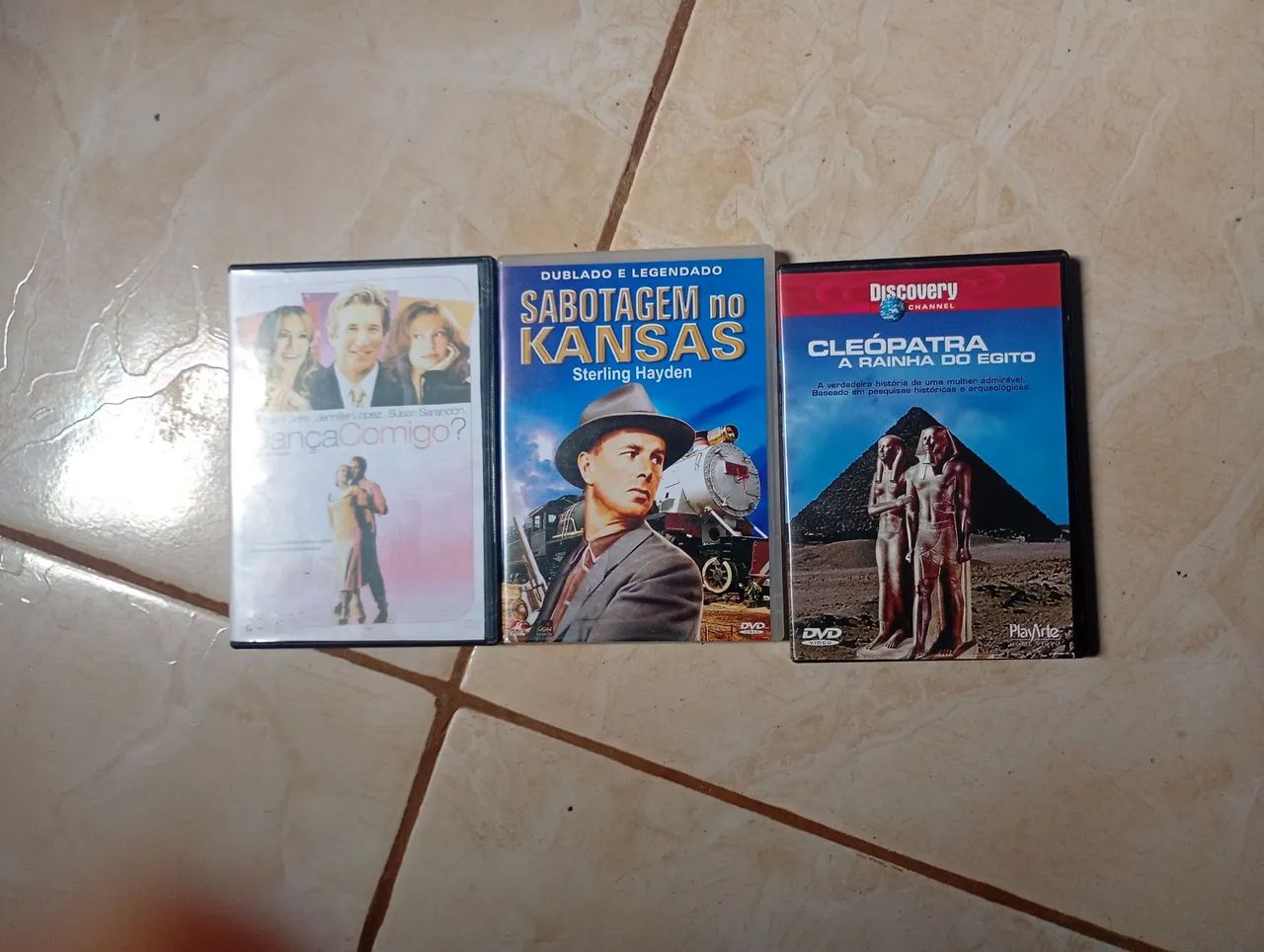 Vendo vários DVDS original,,, preço a combinar,,filmes , música , documentários  - Foto 4