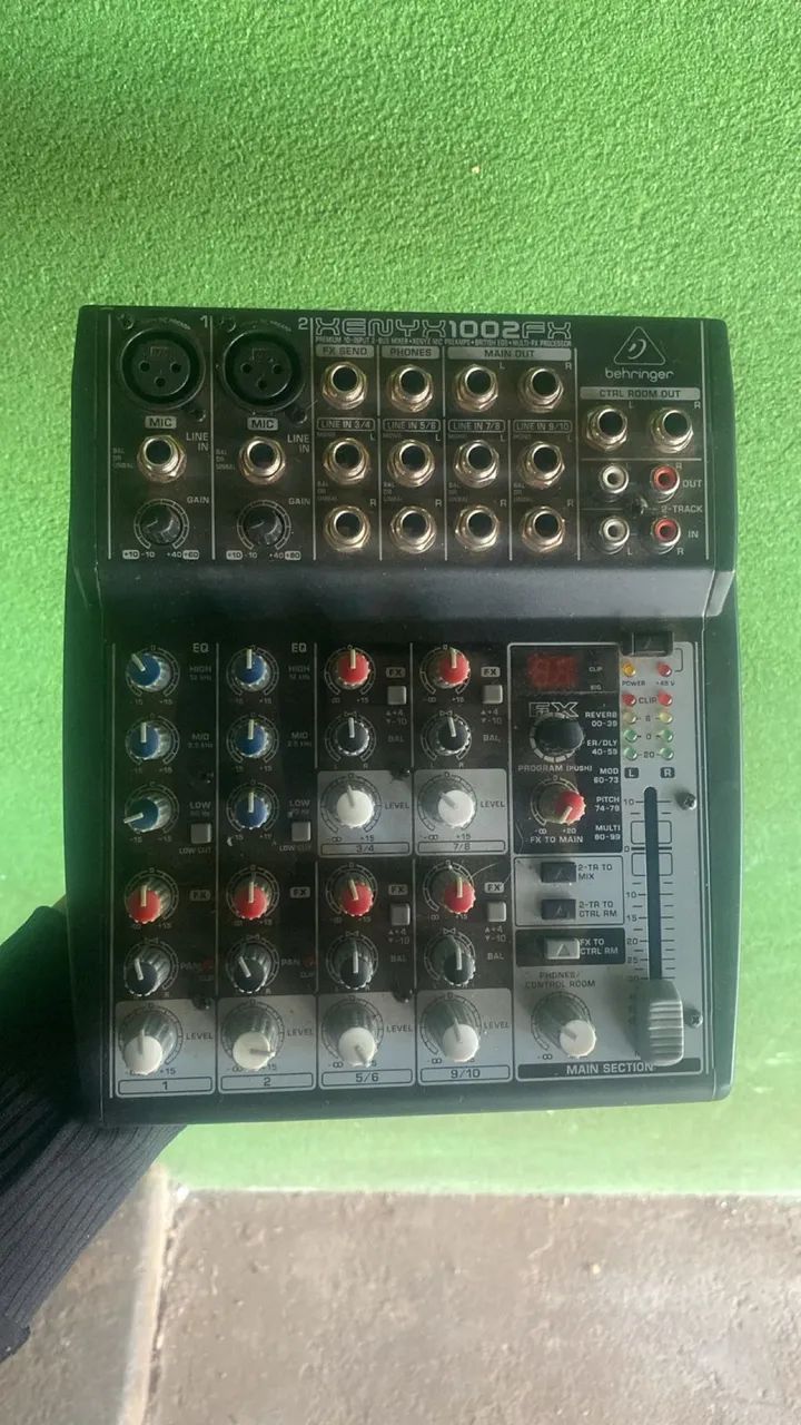 Mesa de Som Analógica 2 canais1002-FX - Behringer - Foto 4