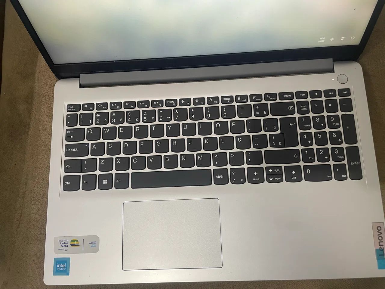 Notebook Lenovo 15,6 polegadas. 