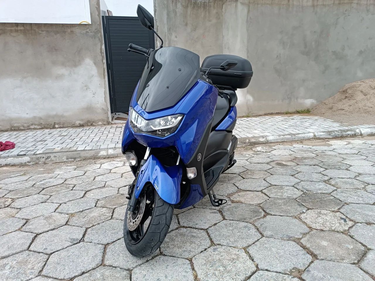 NMAX 160 conected 2024