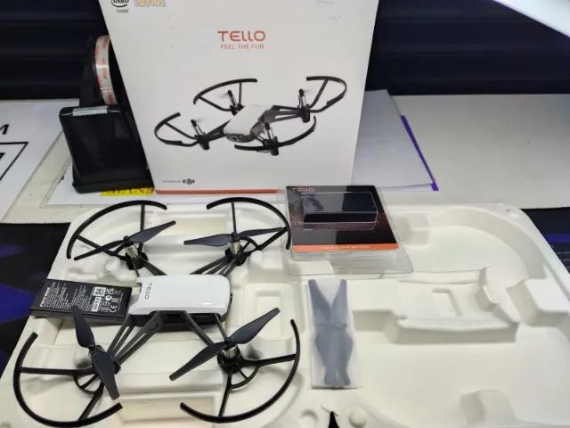 Drone DJI Tello  Boost Combo com câmera  2.4GHz 2 baterias+CAIXA E ACESSORIOS - Foto 2