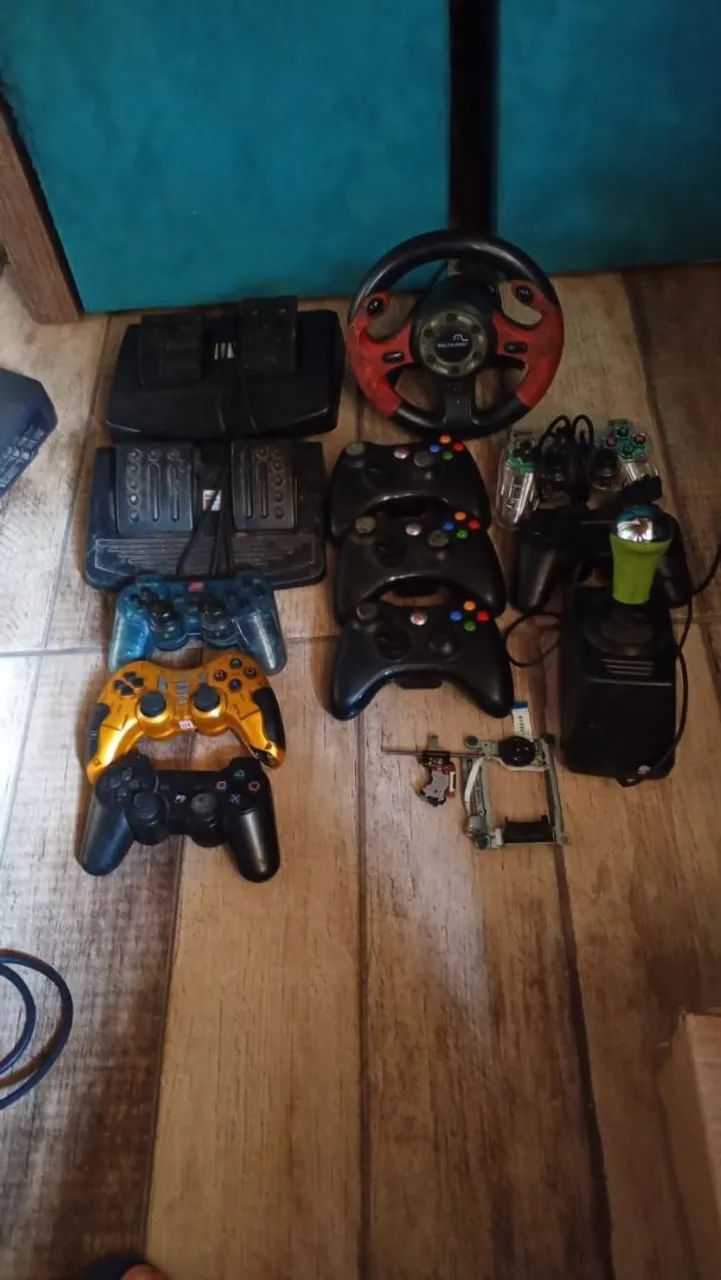 Lote de controles e acessórios 