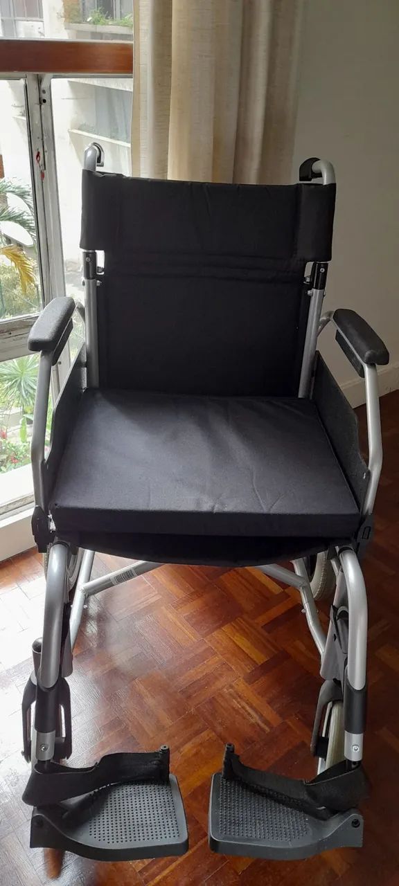 Cadeira de rodas Praxis 46 seminova - Foto 2