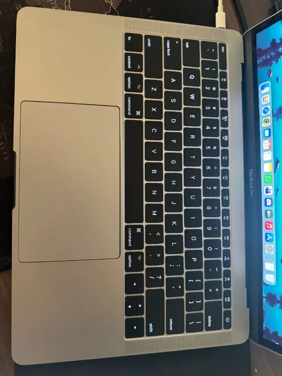 MacBook Pro（13㌅,2017, 3ポートx 2）256GB/16GB Amazon.co.jp: 【整備済み品】Apple MacBook Pro 2017, Thunderbolt