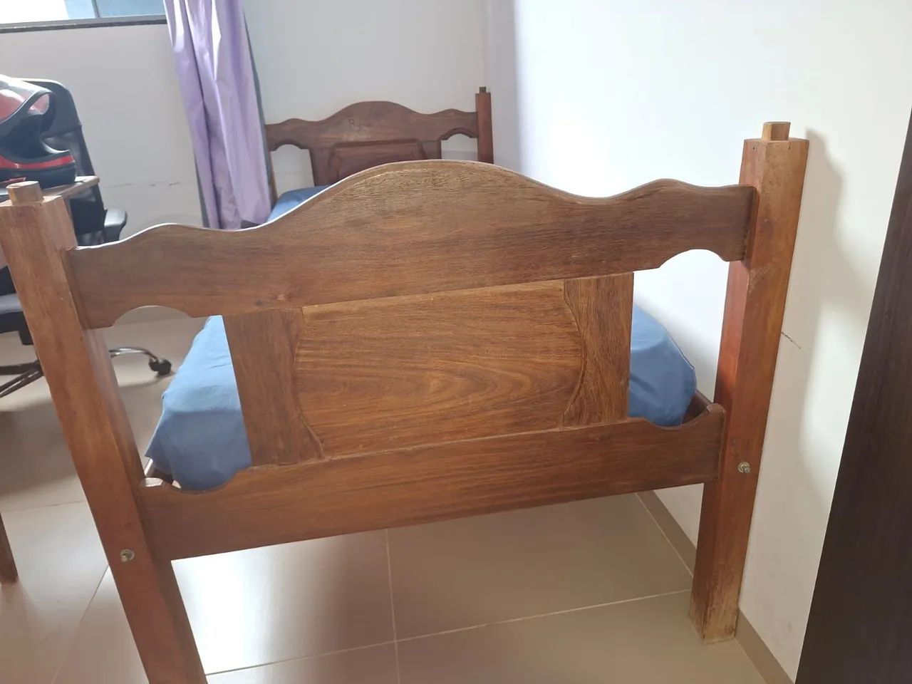 Vende-se cama de solteiro de madeira maciça  - Foto 4