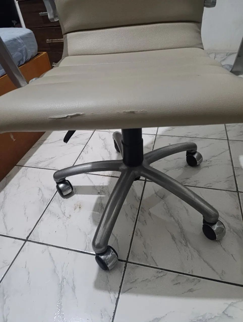Cadeira de escritório usada - Foto 2