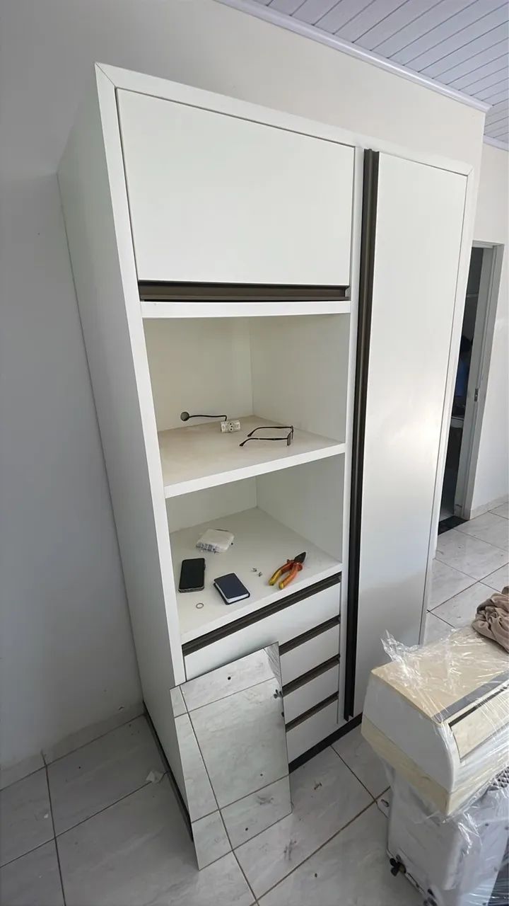 ARMÁRIO TORRE QUENTE EM MDF BRANCA 