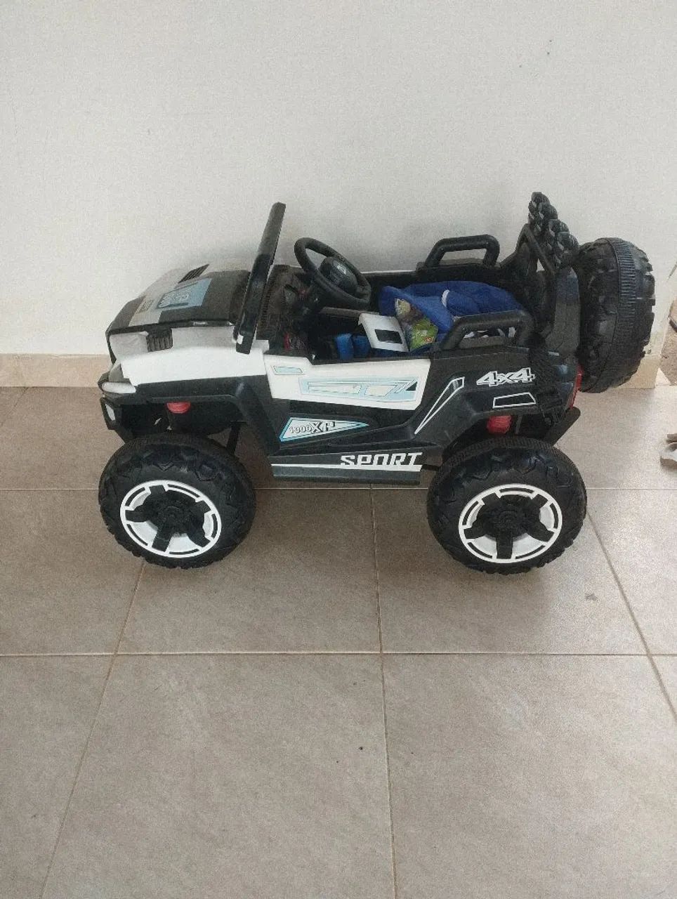 Carro elétrico infantil 