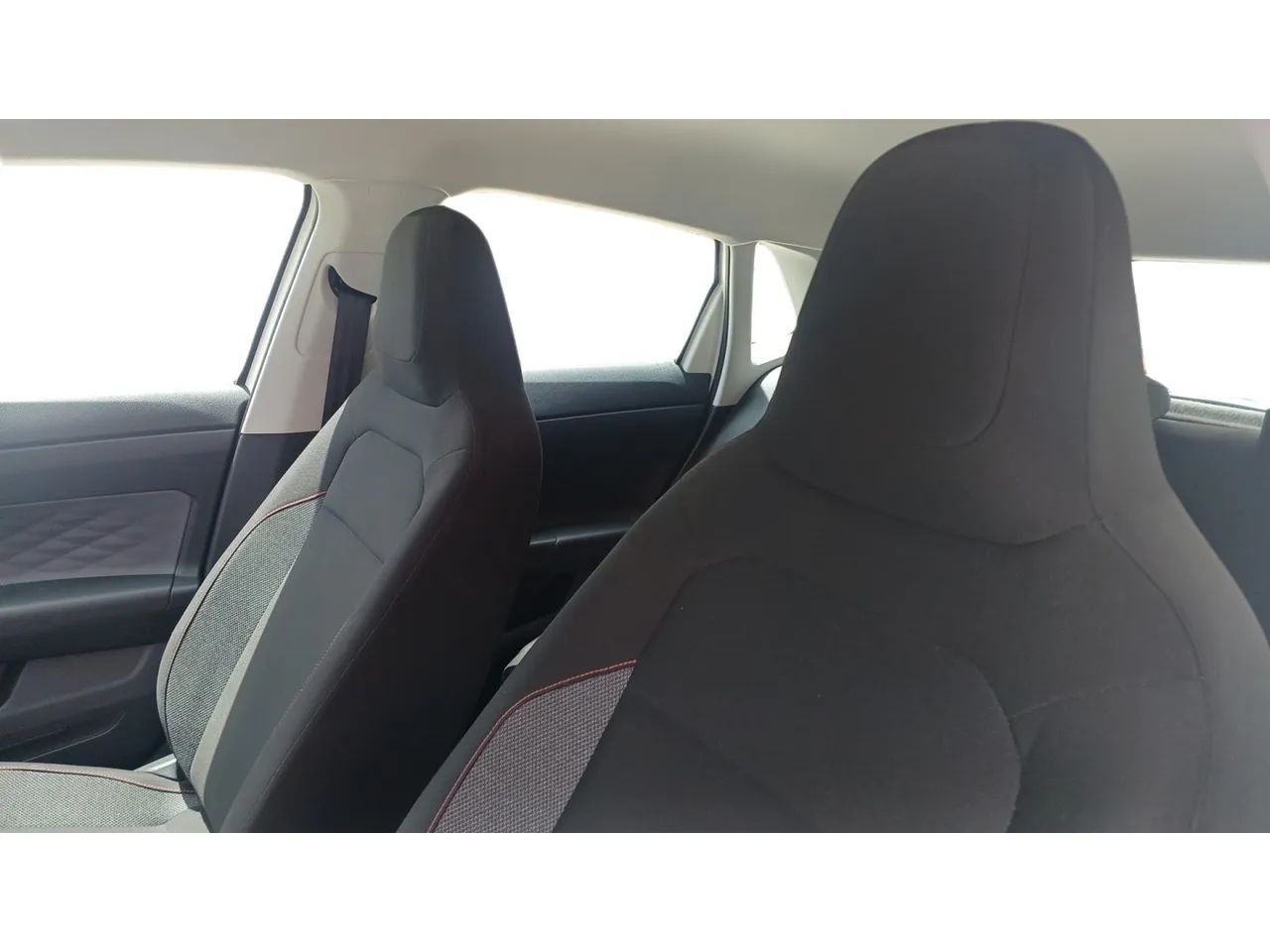 Volkswagen Polo Track 1.0 Flex 12V 5p, foto 3 de 20