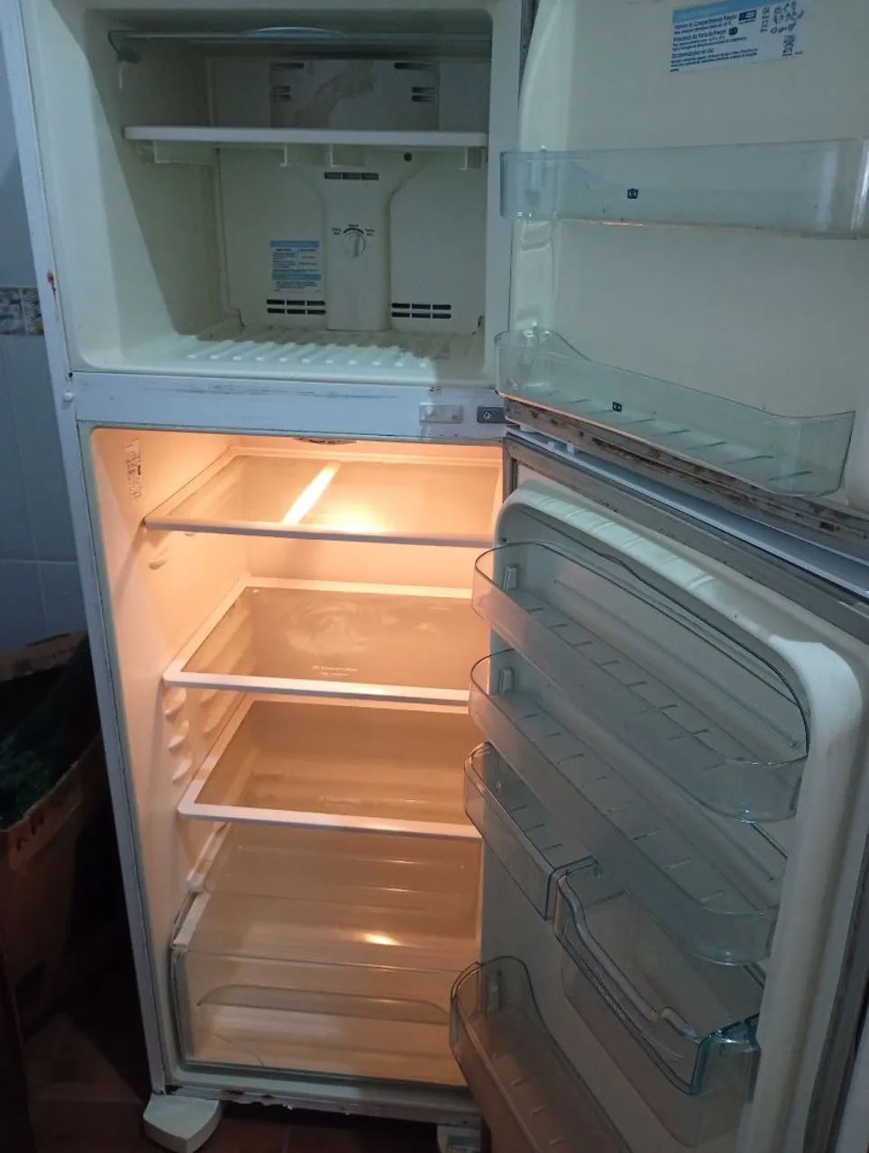 Geladeira electrolux para conserto ou retirada de peças  - Foto 2