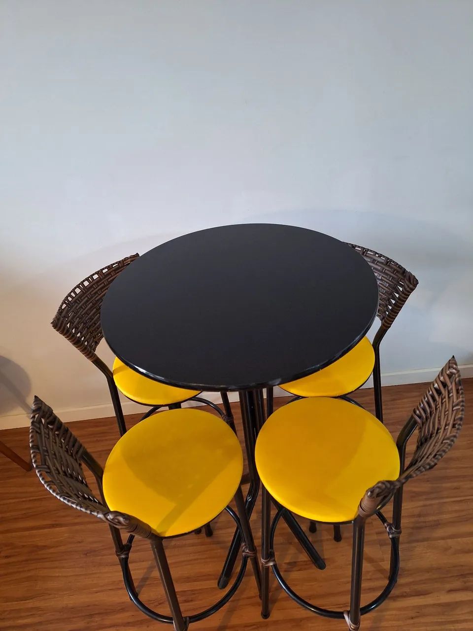 Conjunto Bistro + 4 banquetas  - Foto 2