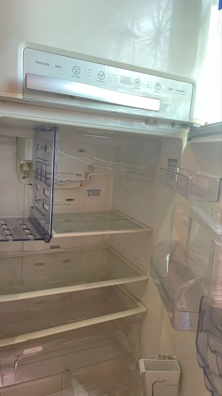 Vendo ou troco geladeira  - Foto 3