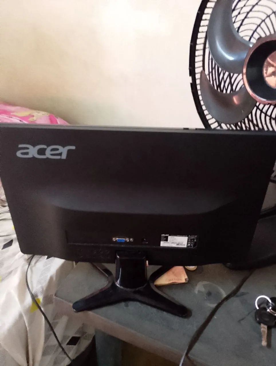 Duas telas de computador a venda