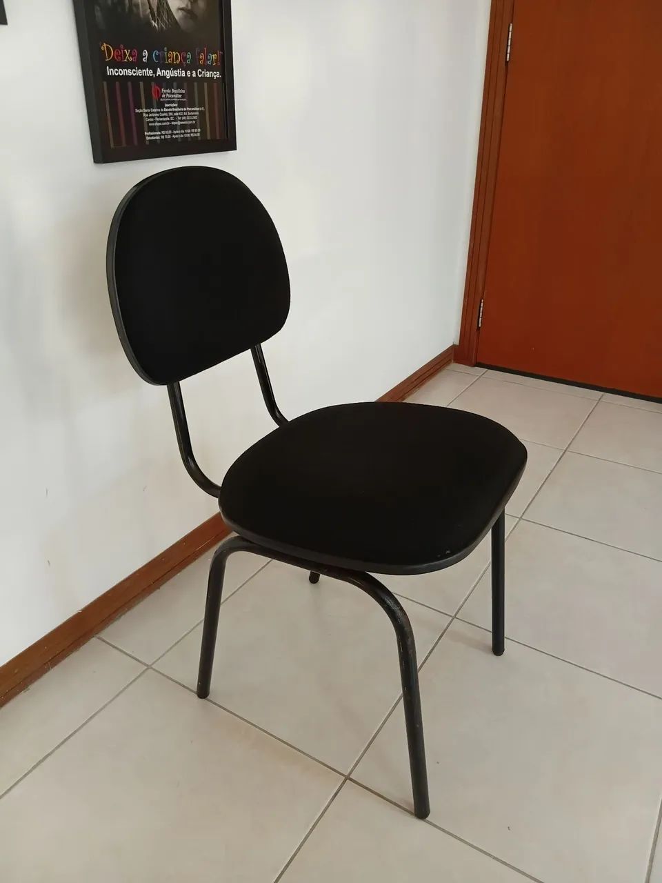 6 cadeiras executivas fixas 4 pés sem braços 100 CADA - Foto 2