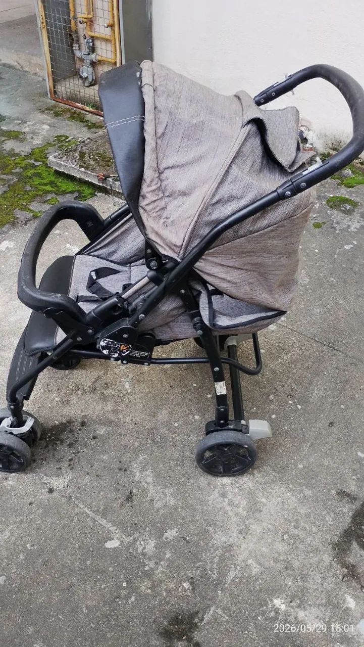 Carrinho de bebê da marca Buggio 