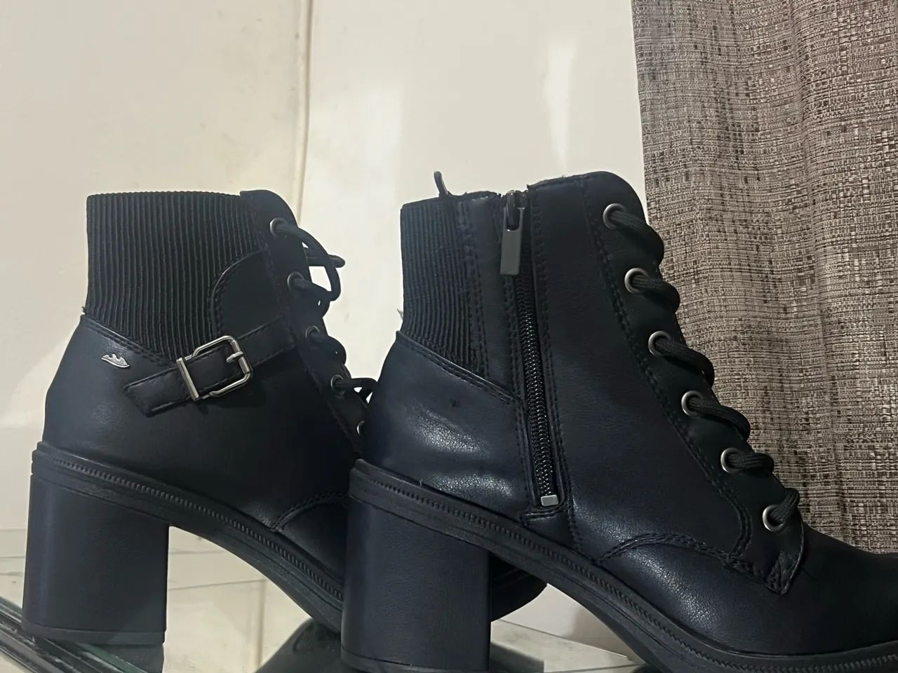 Bota preta cano médio com salto grosso - NOVA - Foto 2