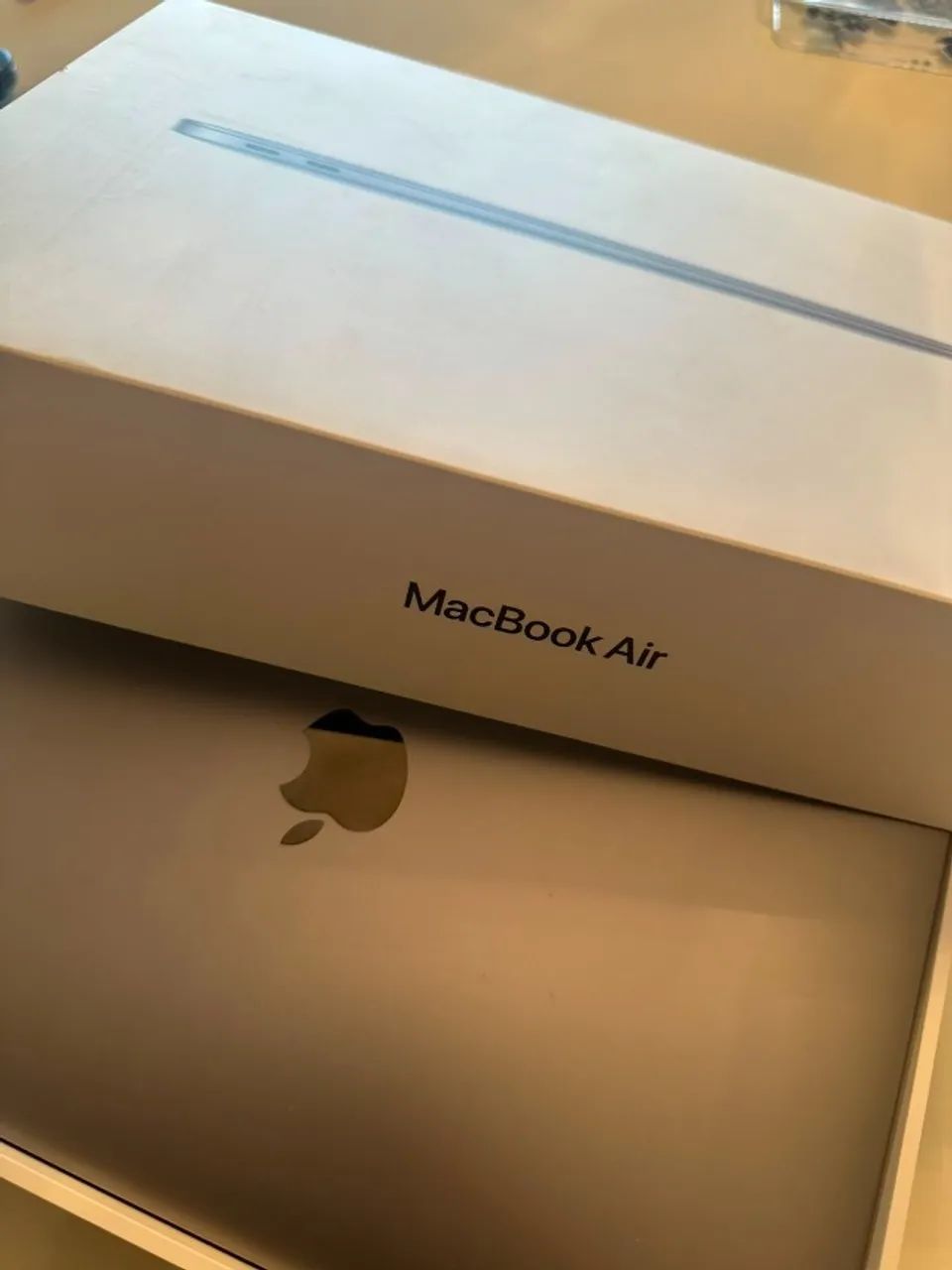 OPORTUNIDADE - Macbook Air 13 - Intel I3, 8GB RAM, 256GB - Como novo com caixa e nota!