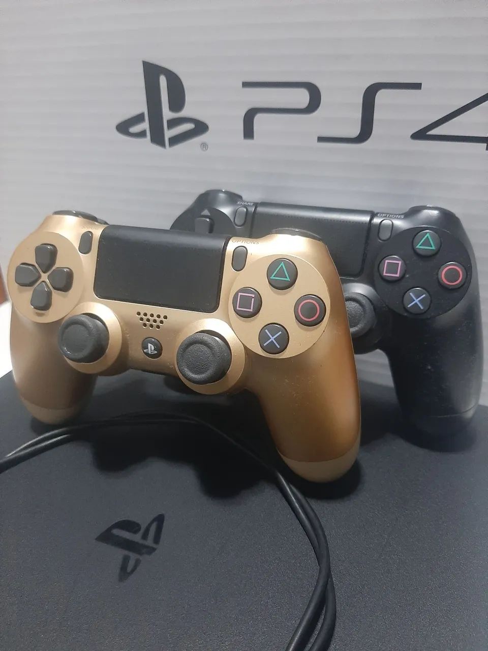 Ps4 com 2 controles e cabo de carregador - Foto 3