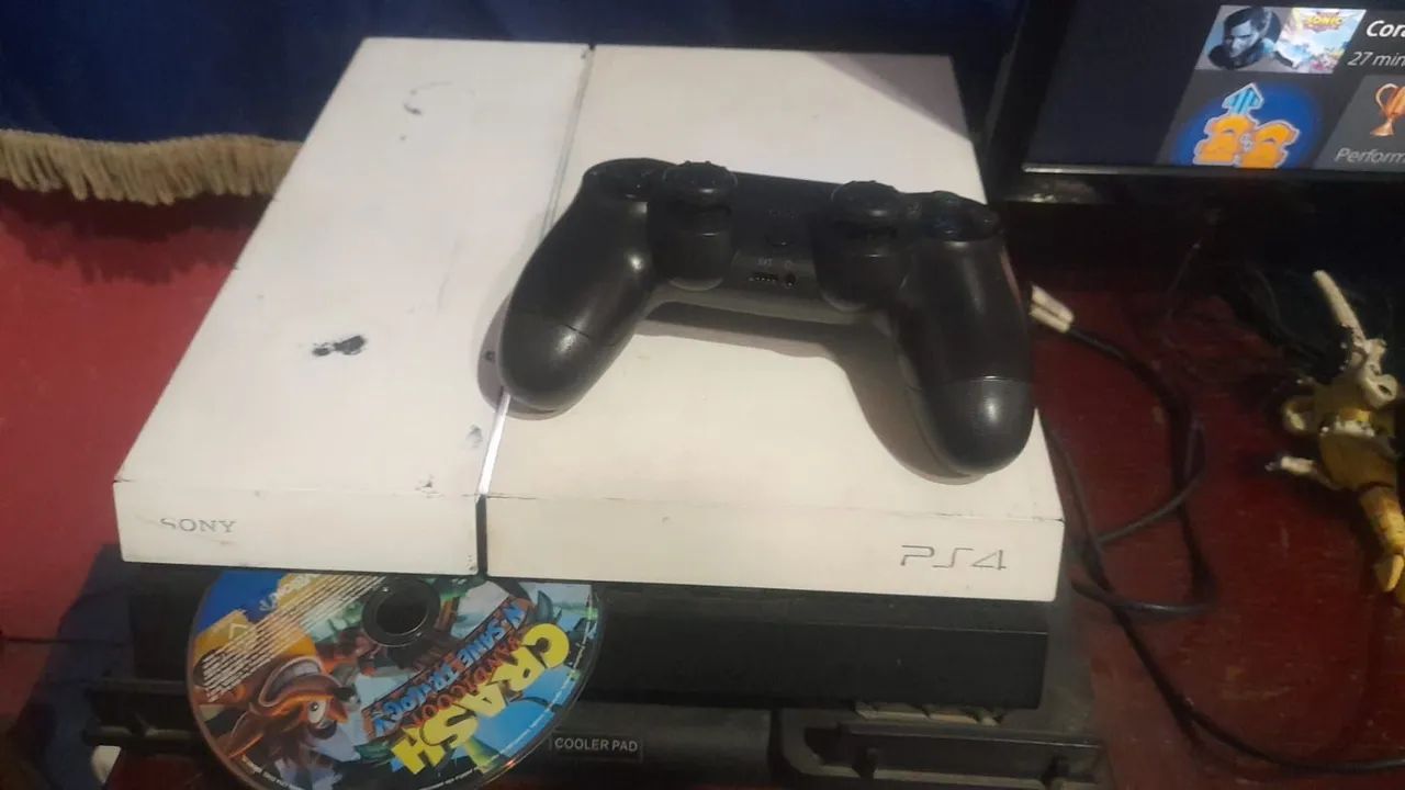 Ps4 fat  1 controle e base carregadora um jogo crash trilogia da ´ra desbloquear - Foto 2