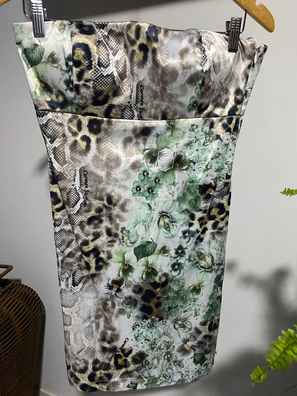 Vestido acetinado Carmen Steffens 