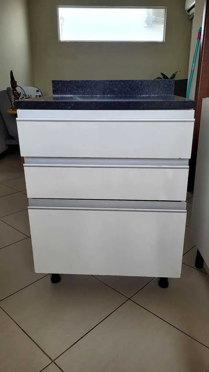 Balcão com 3 gavetas