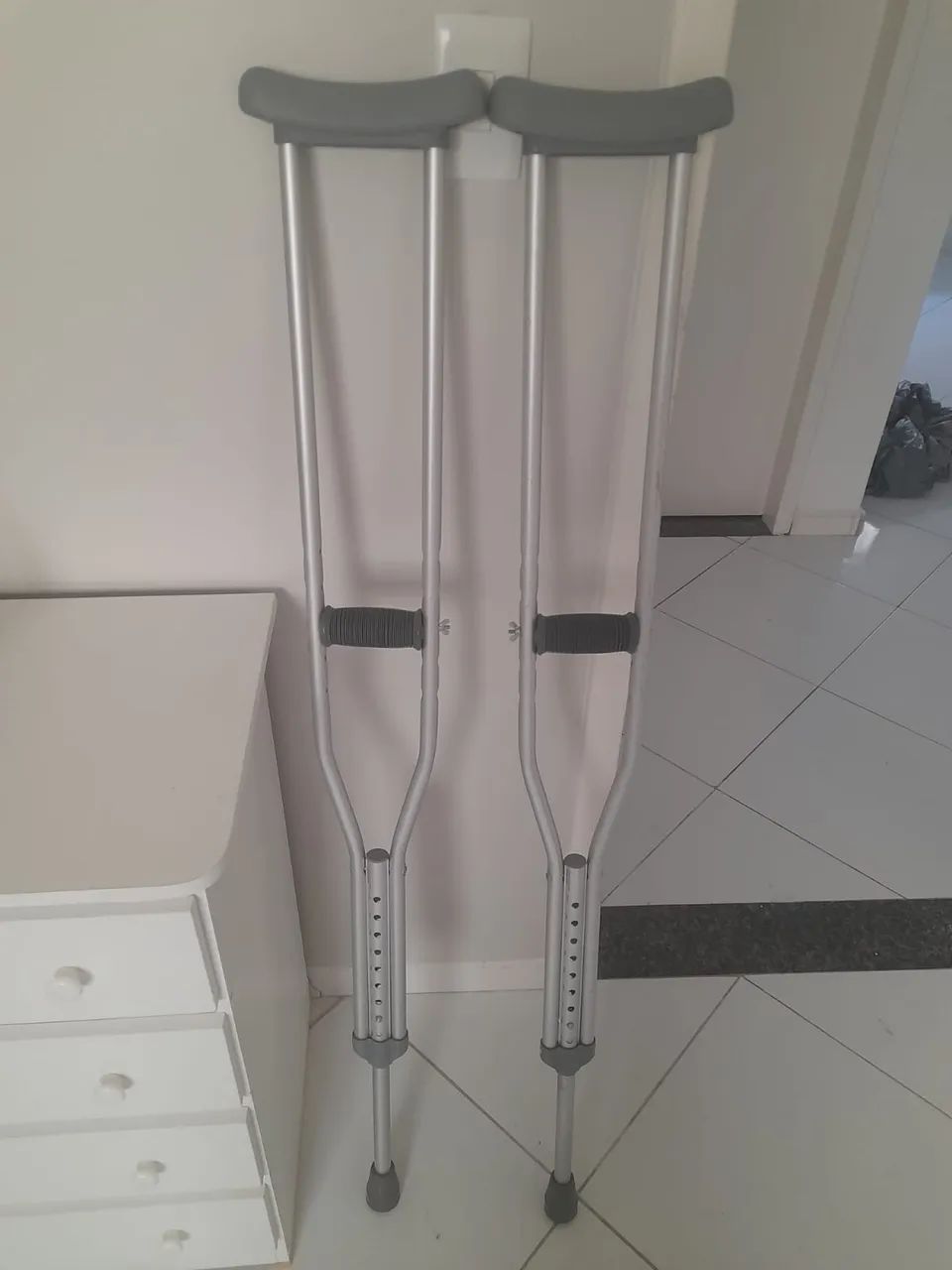 Muleta axilar regulável 