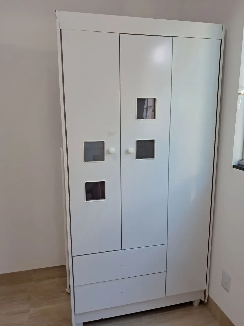 Guarda roupa + berço 