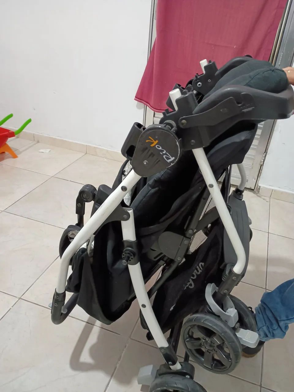 Carrinho de Bebê Burigotto Excelente estado - Foto 4