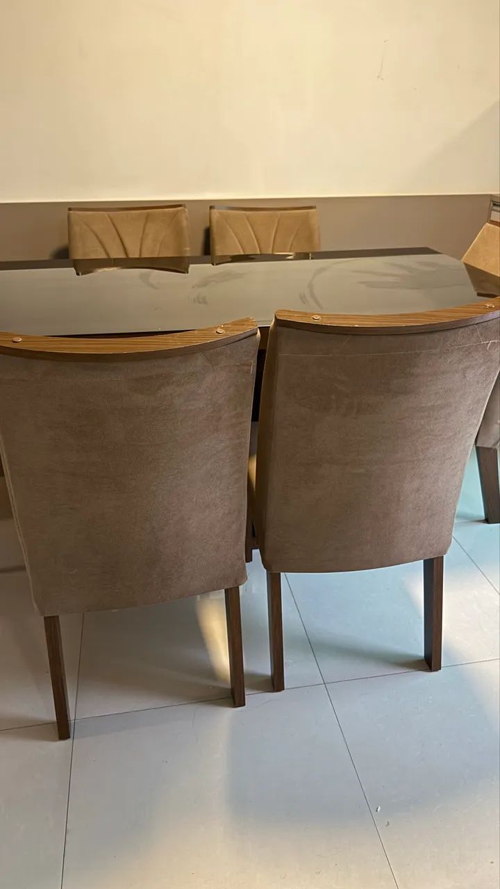 Mesa de jantar com 6 cadeiras 