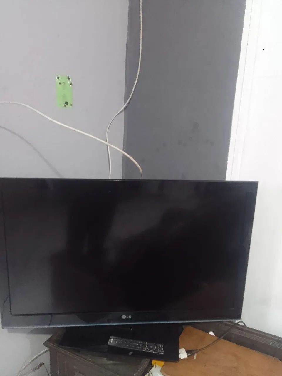 Vendo essa TV 42 polegadas bivolt funciona muito bem com controle LEDE só buscar em Canoas