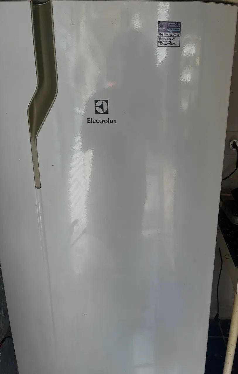 Geladeira frost free eletrolux