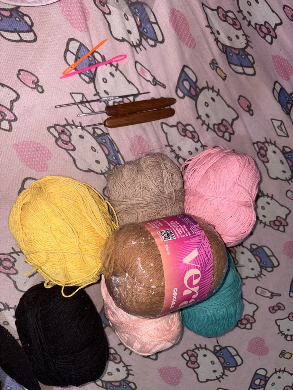 Kit de crochê,com 7 rolos e 5 agulhas (aceito oferta)