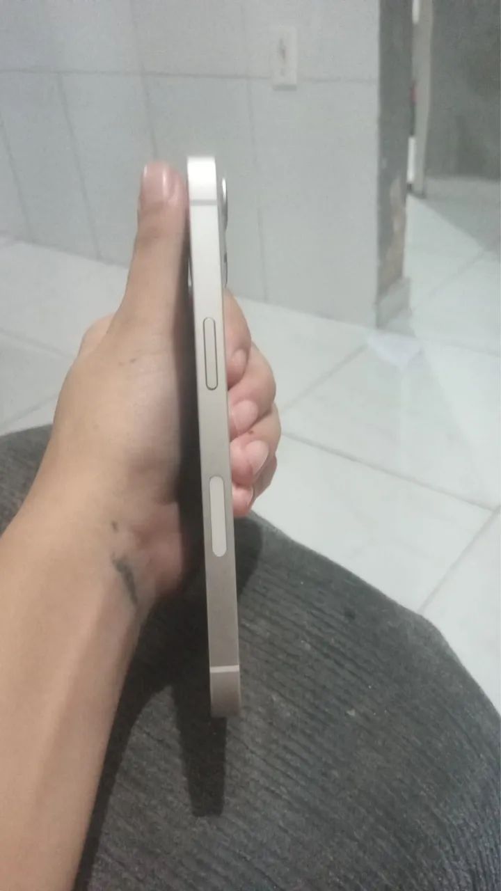 iPhone 13 semi novo nunca foi trocado as peças  - Foto 3