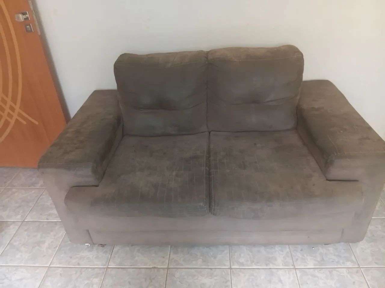 Vende se um sofa