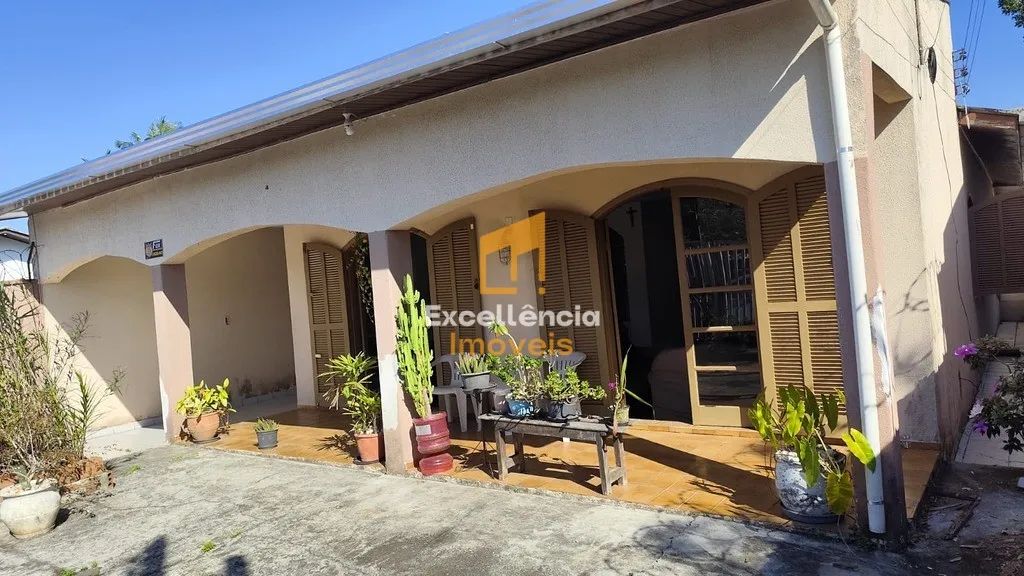 Casa com piscina Praia de Leste proximo ao mar