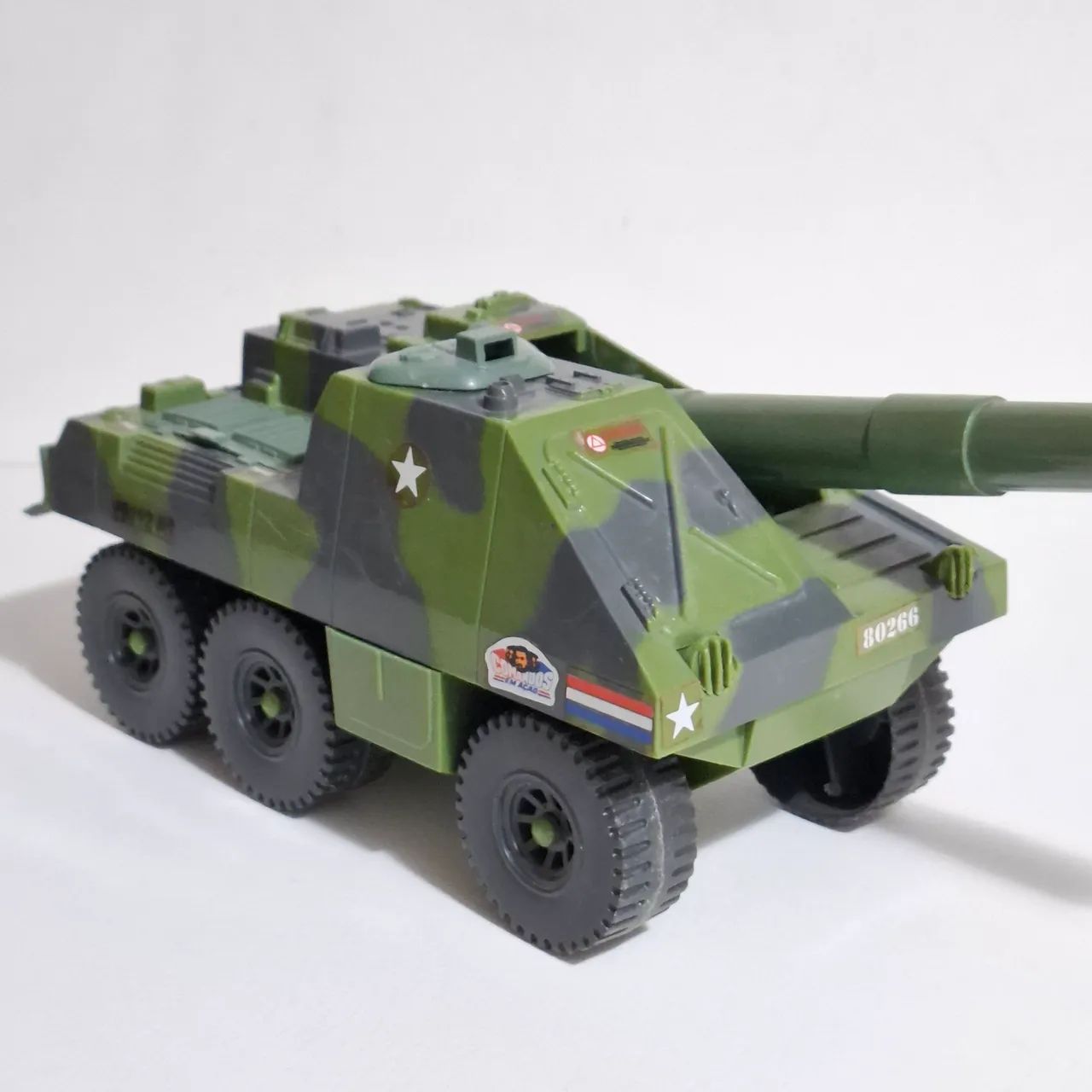 Tanque de Artilharia Pesada Comandos em Ação