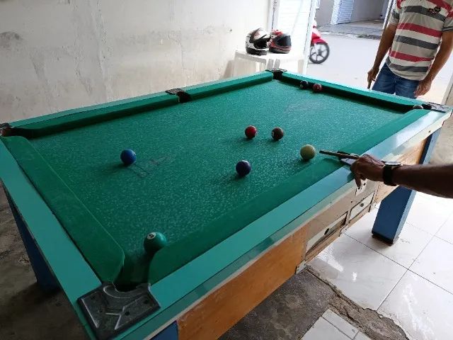 Mesa de sinuca em ótimo estado, apenas troca o pano sem detalhes  - Foto 3