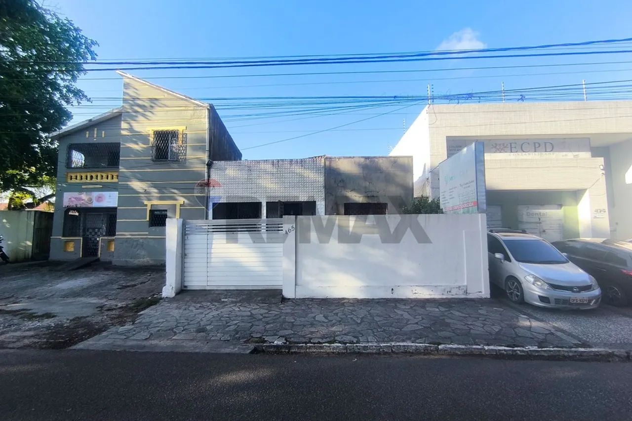 CASA COM TERRENO AMPLO NA AV. CAMILO DE HOLANDA - Foto 3